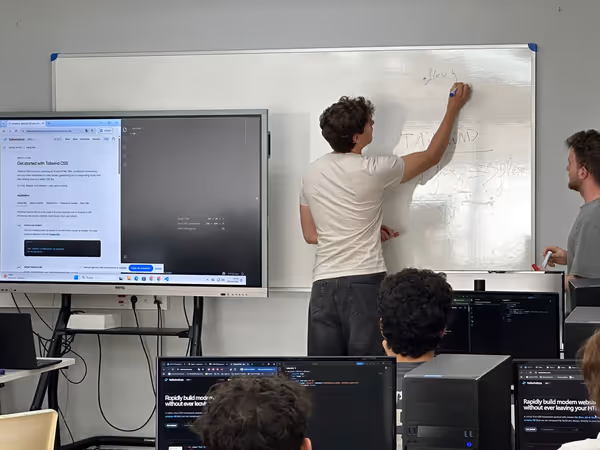 Pol Gubau teaching students